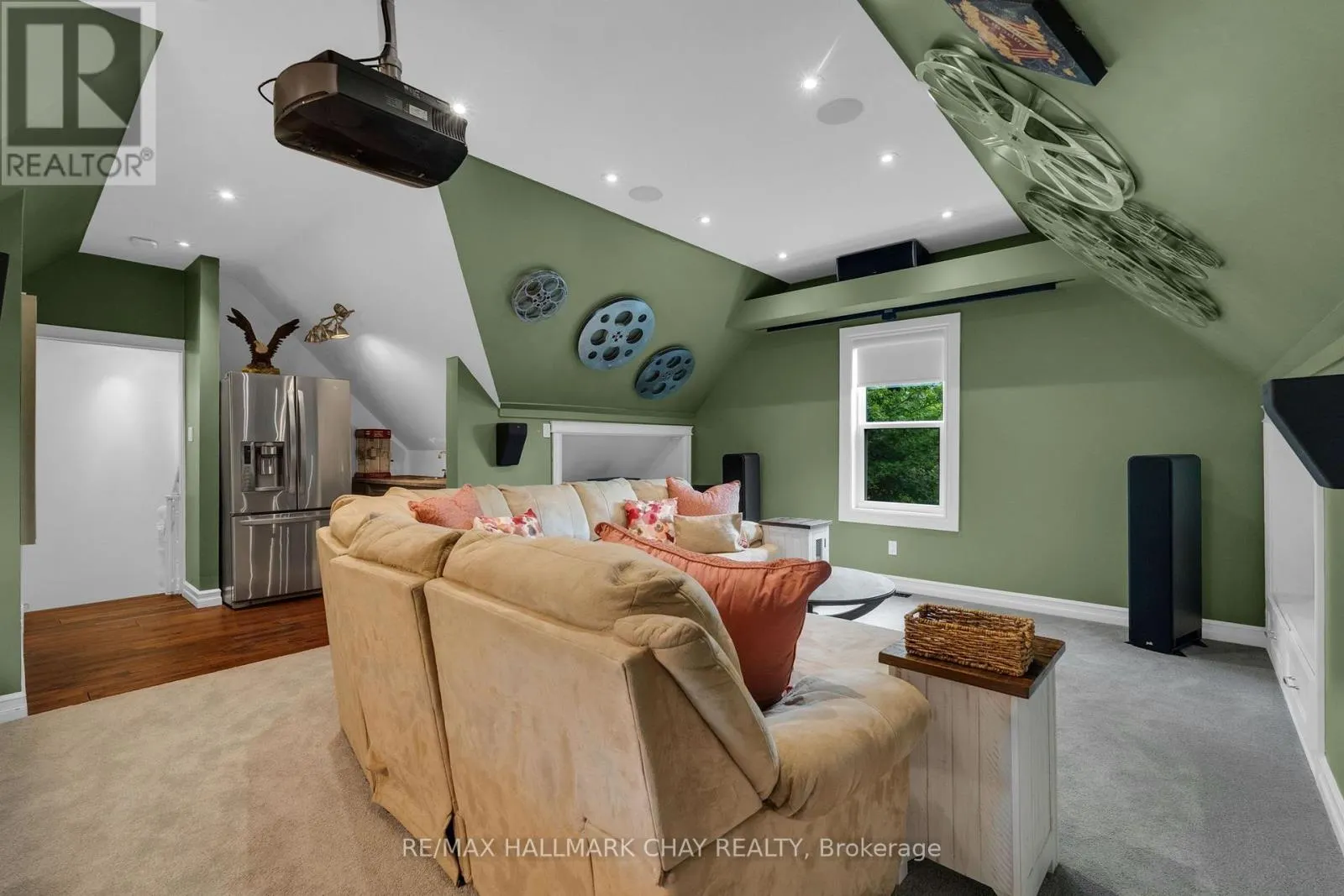 9 BRIDLE PATH