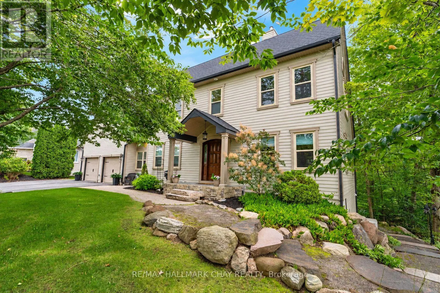 9 BRIDLE PATH