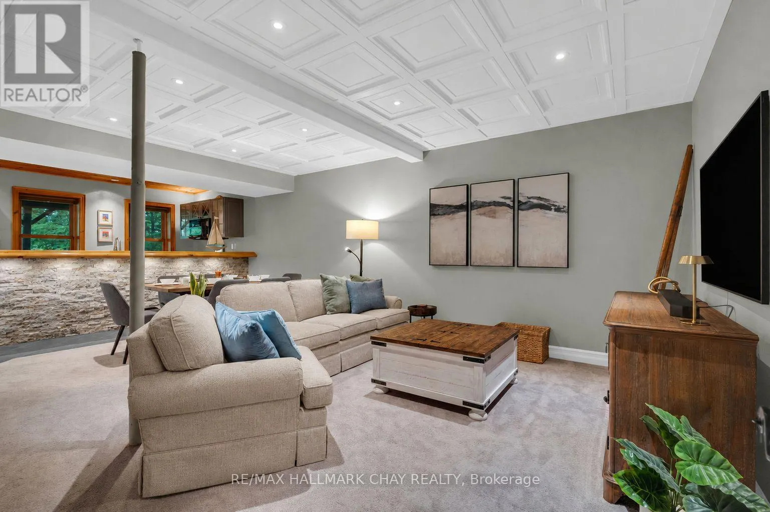 9 BRIDLE PATH