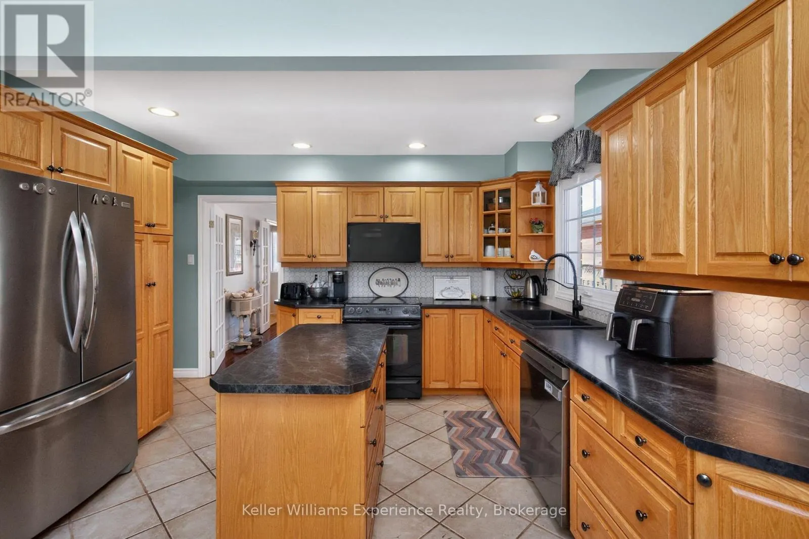 933 PLAYFAIR ROAD