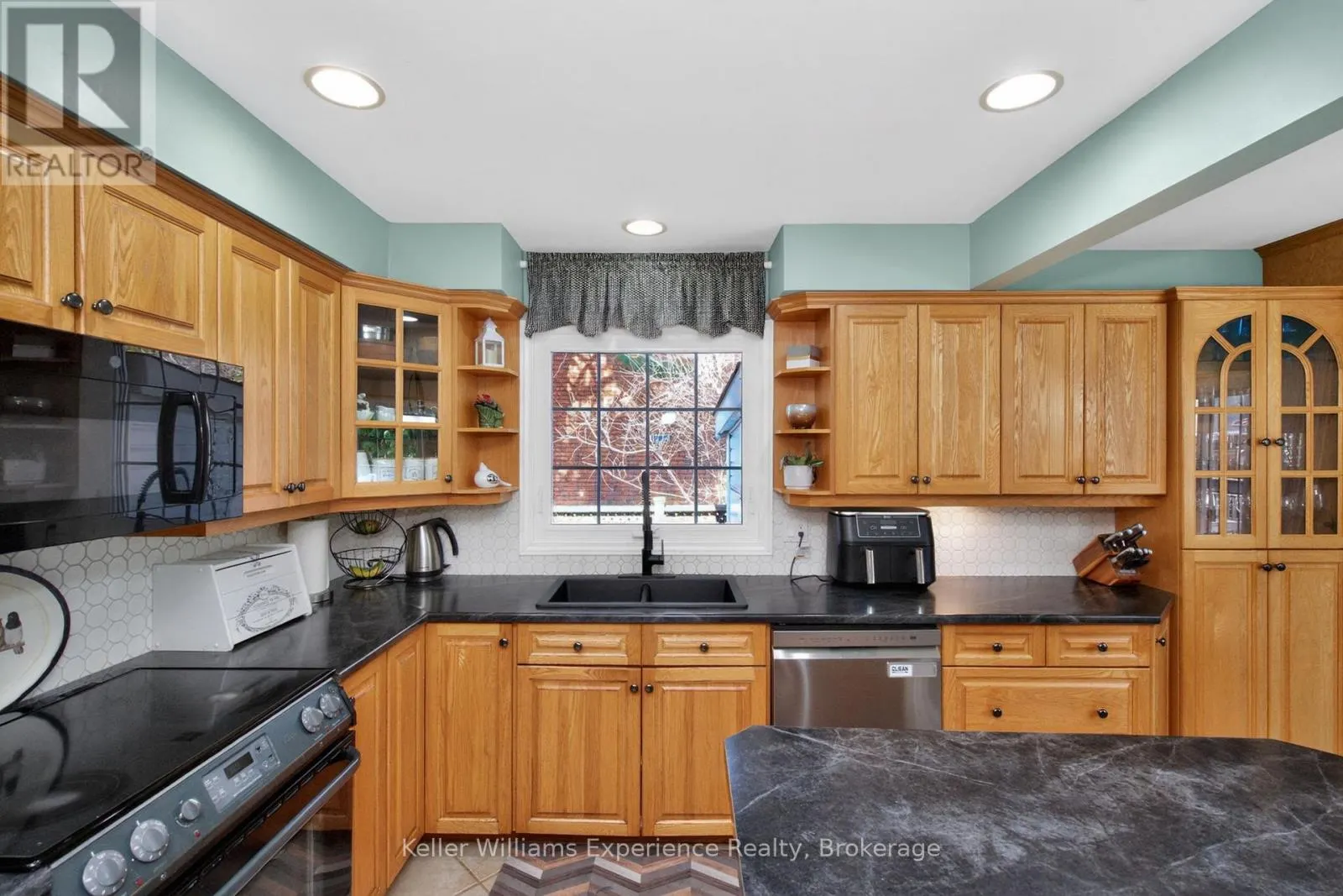 933 PLAYFAIR ROAD