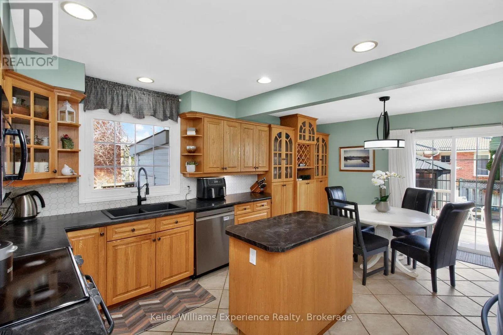 933 PLAYFAIR ROAD