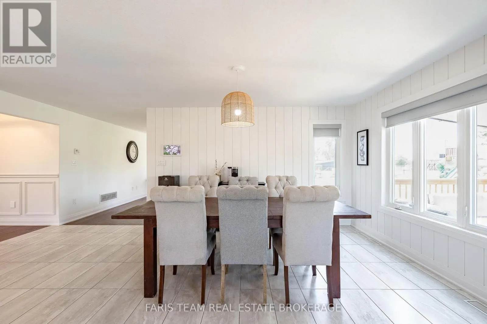 4 CHESLOCK CRESCENT