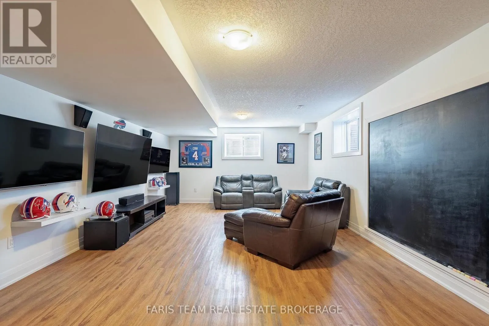 4 CHESLOCK CRESCENT