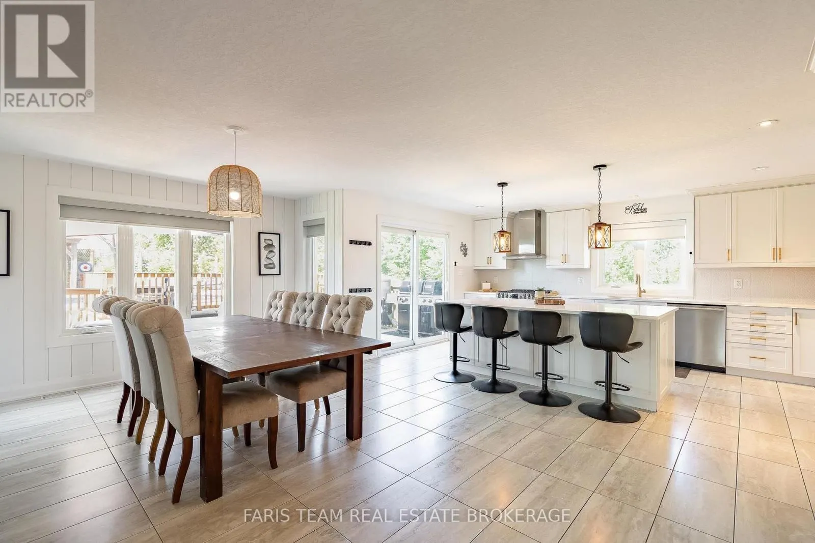 4 CHESLOCK CRESCENT
