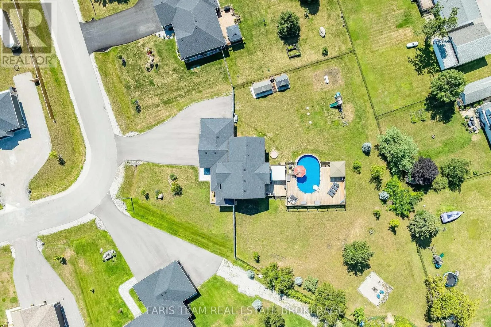 4 CHESLOCK CRESCENT