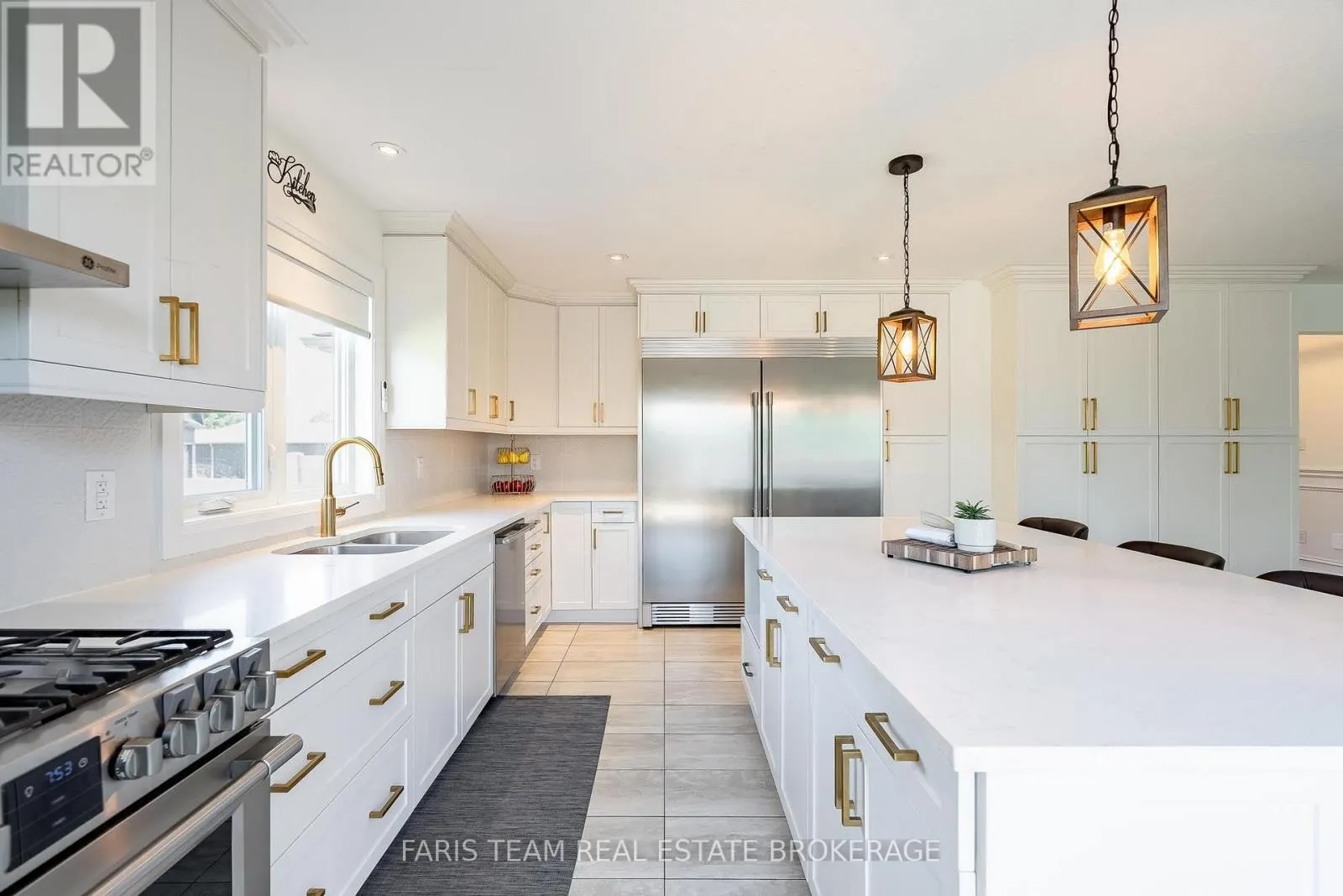 4 CHESLOCK CRESCENT