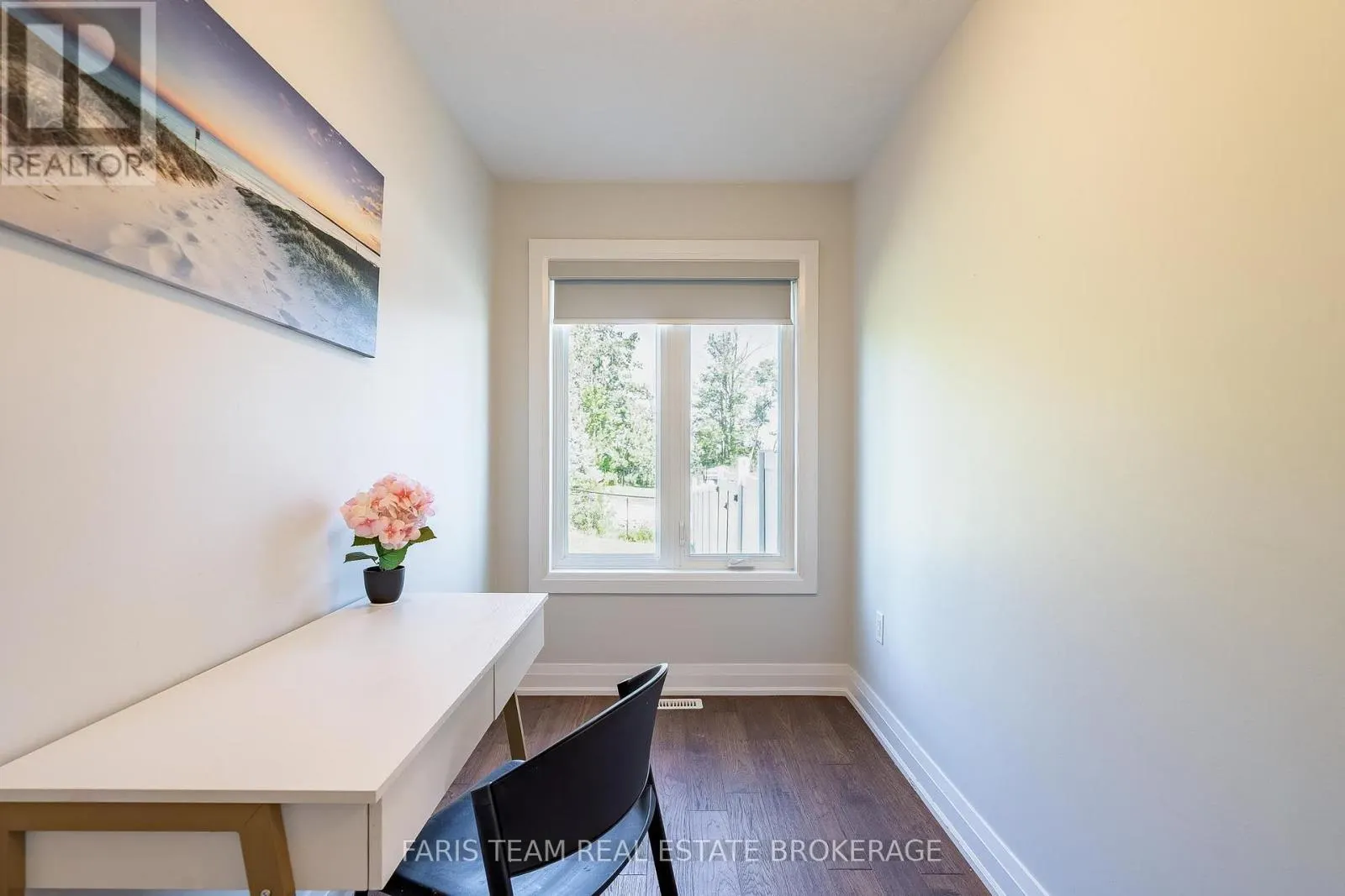 4 CHESLOCK CRESCENT