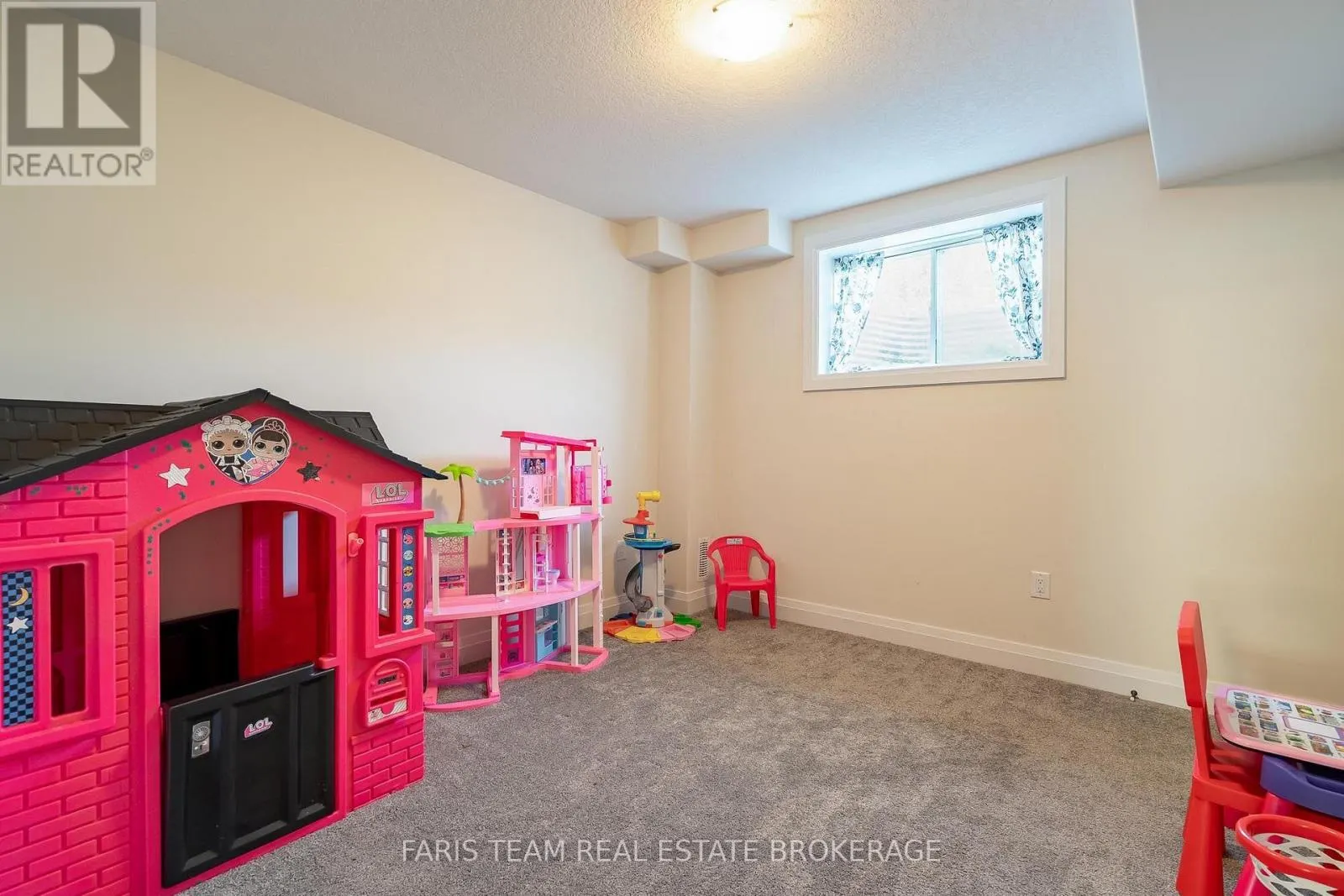 4 CHESLOCK CRESCENT