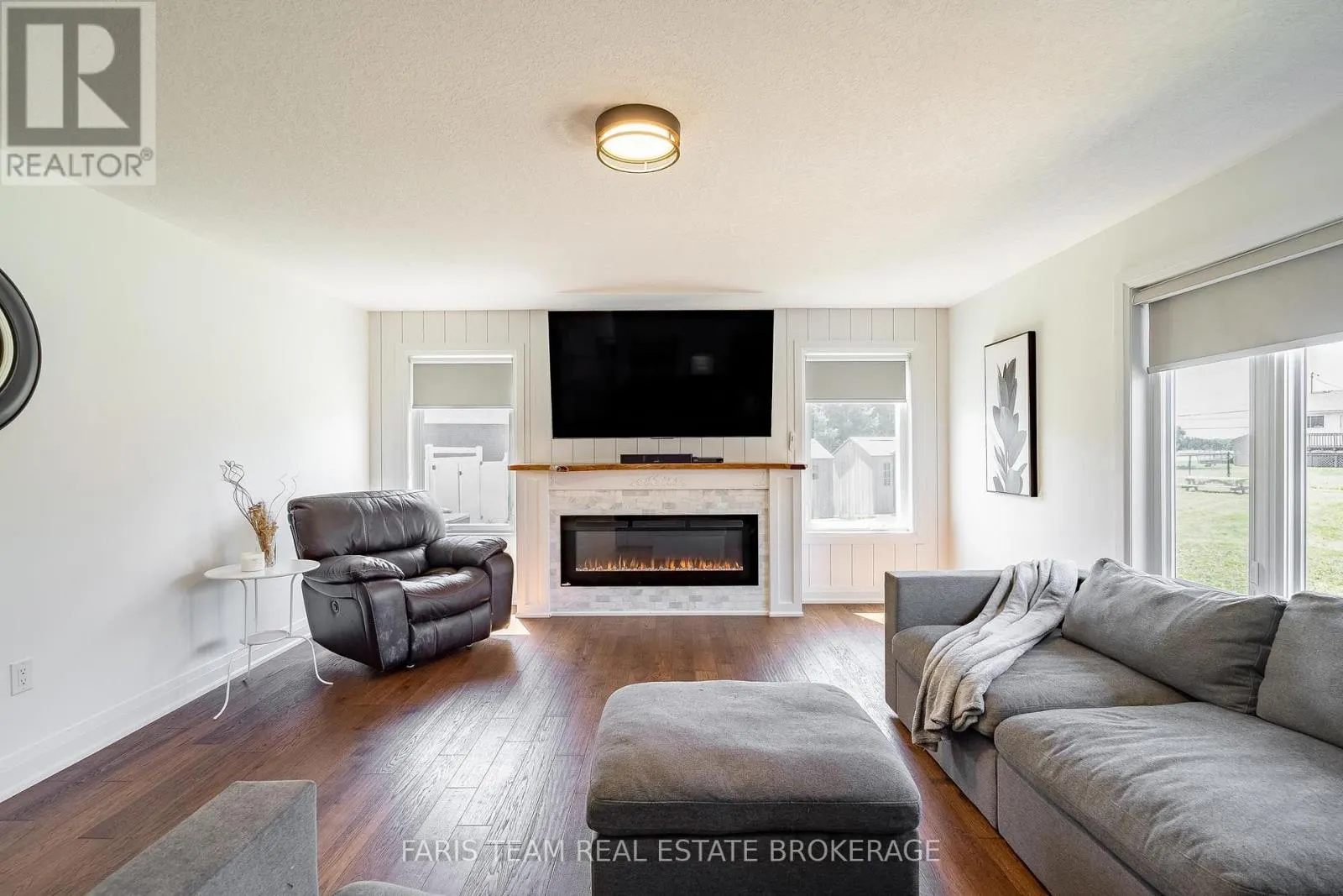 4 CHESLOCK CRESCENT