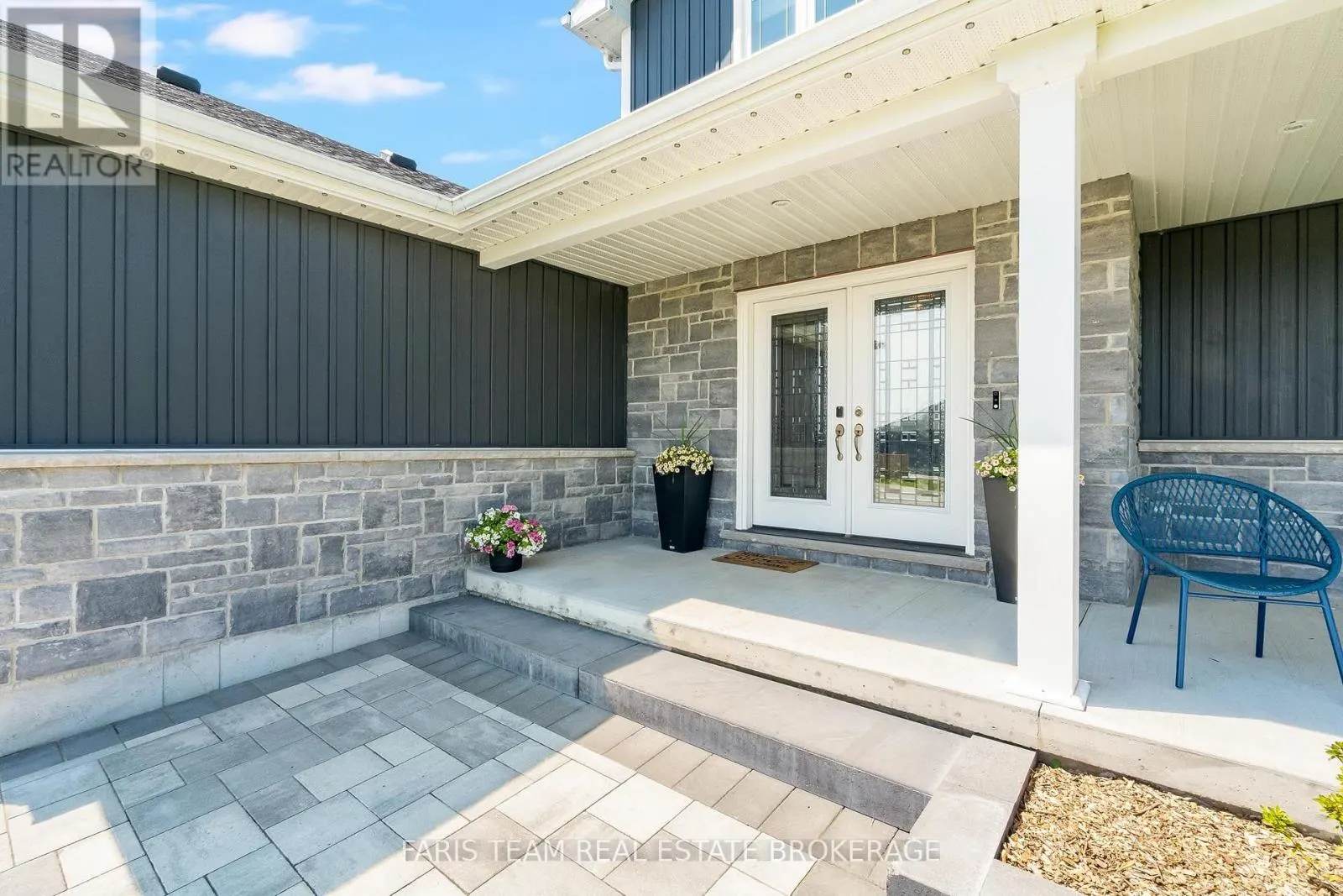 4 CHESLOCK CRESCENT