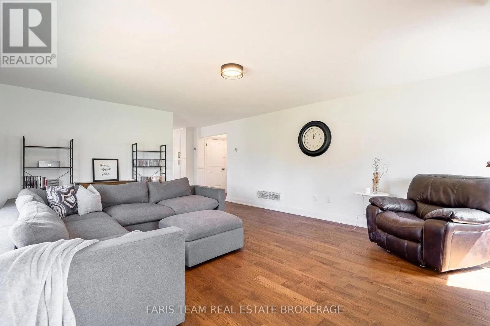 4 CHESLOCK CRESCENT