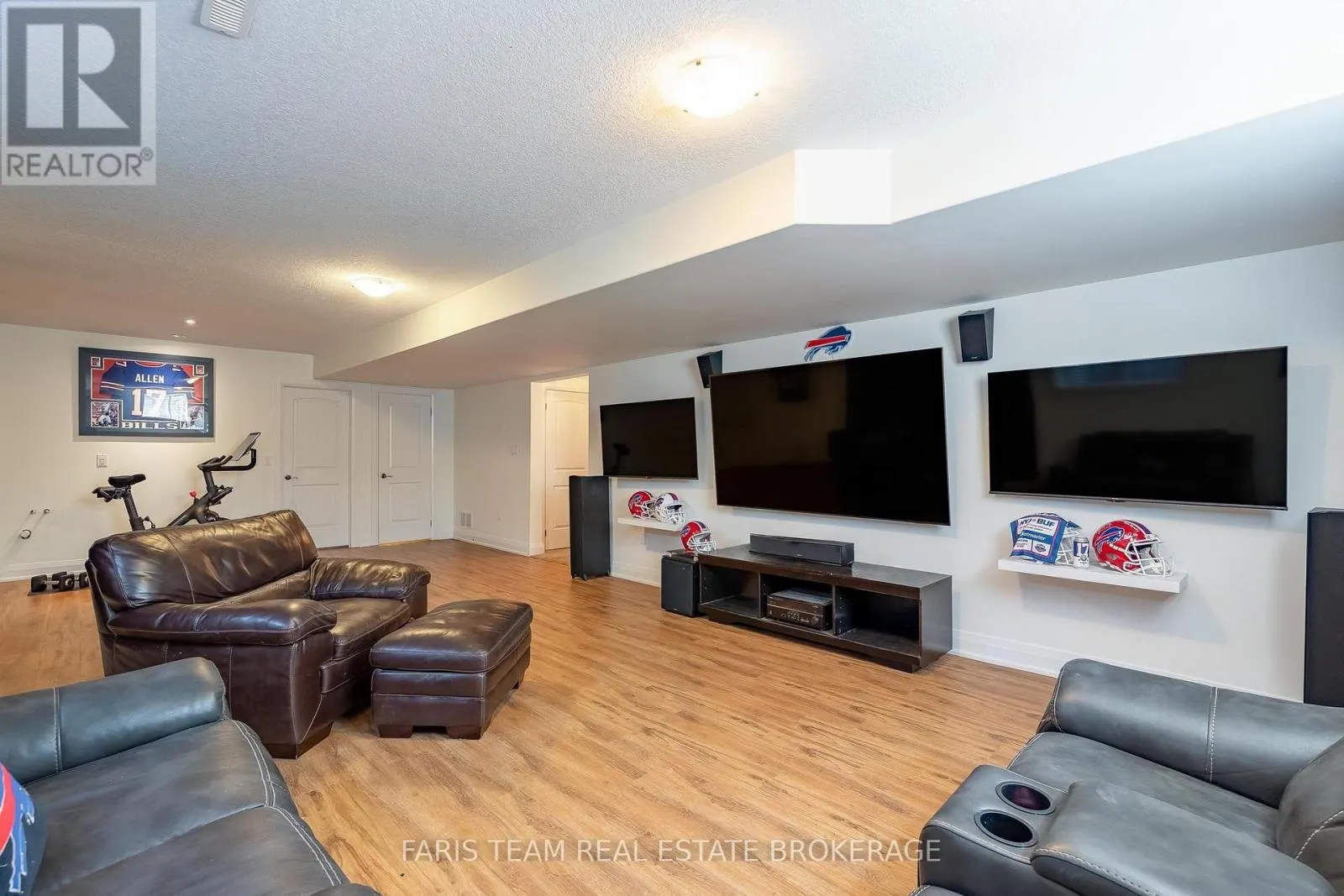 4 CHESLOCK CRESCENT