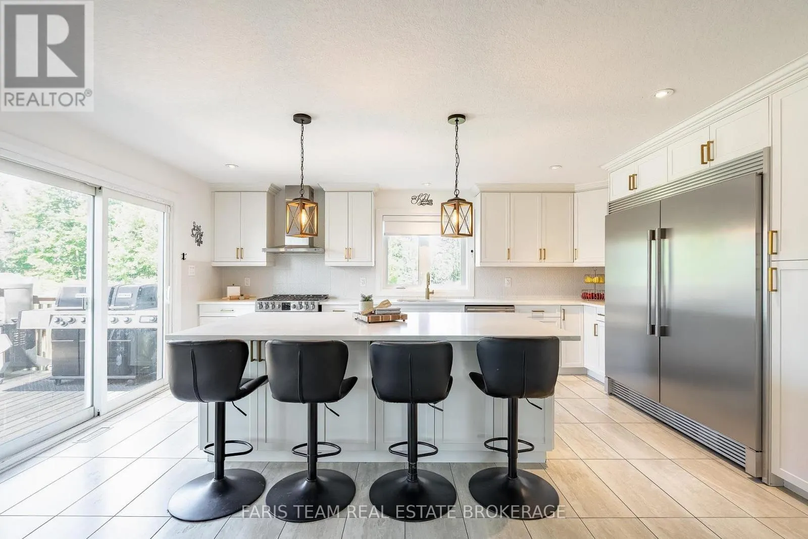 4 CHESLOCK CRESCENT