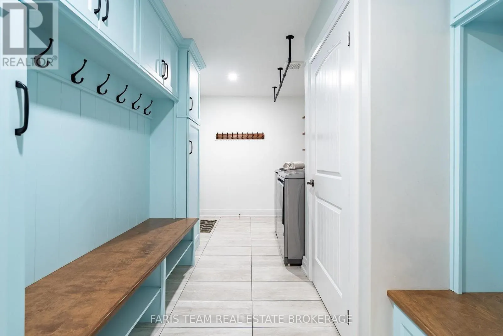 4 CHESLOCK CRESCENT