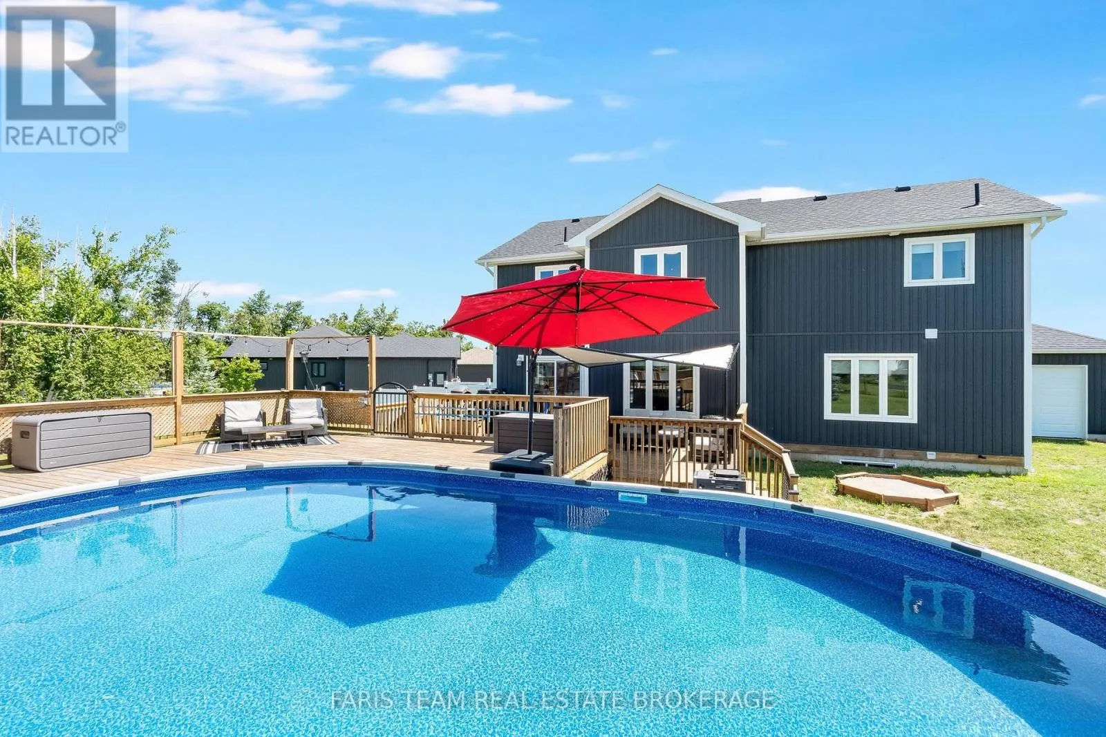 4 CHESLOCK CRESCENT