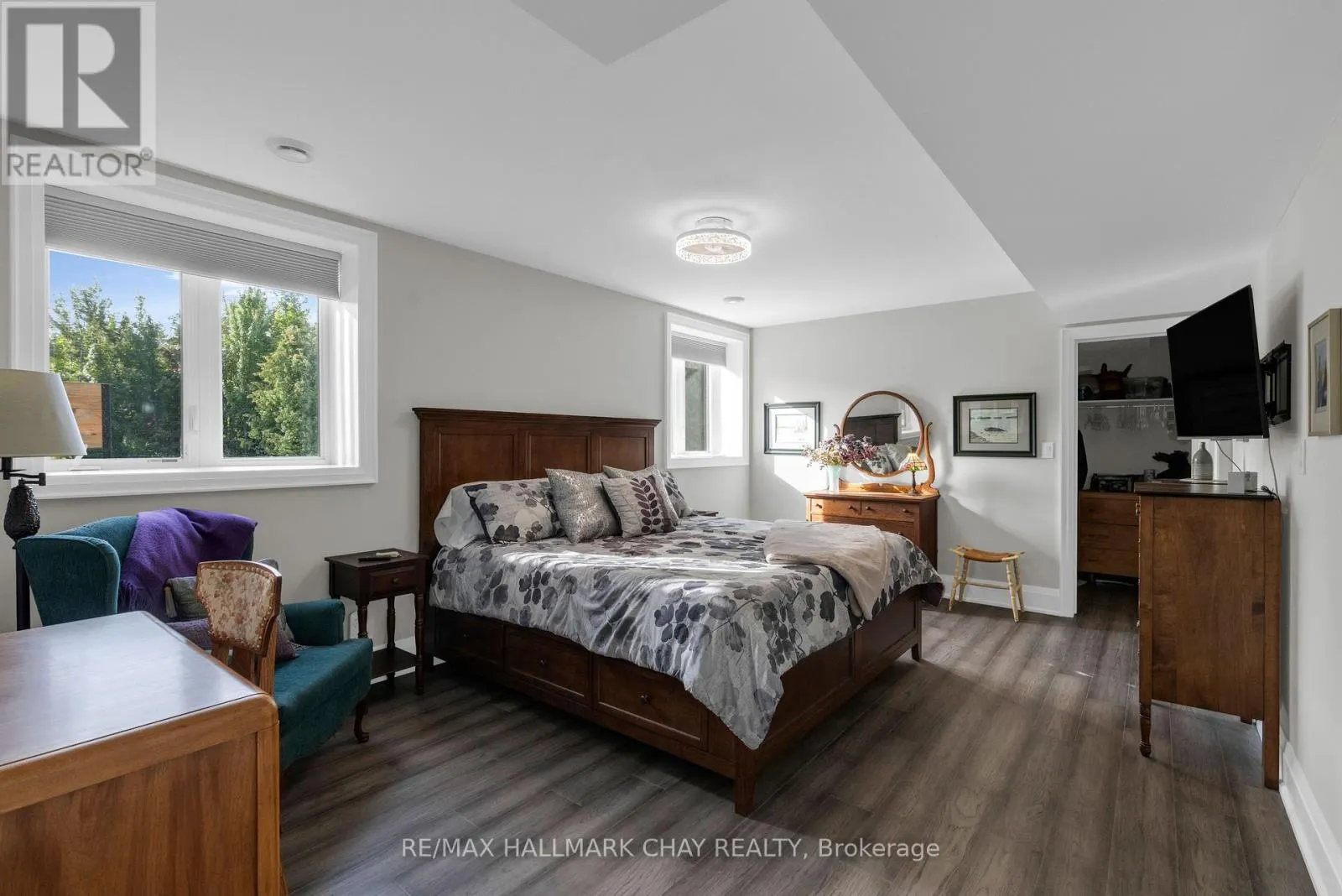 7 CLYDESDALE COURT