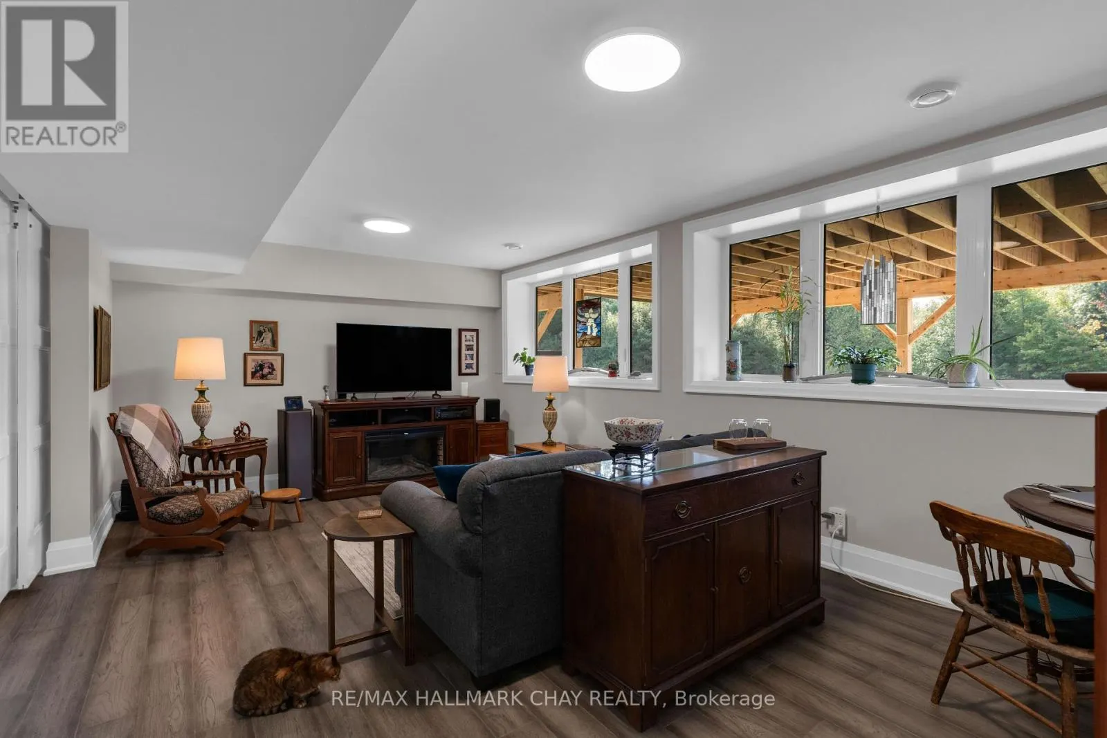 7 CLYDESDALE COURT