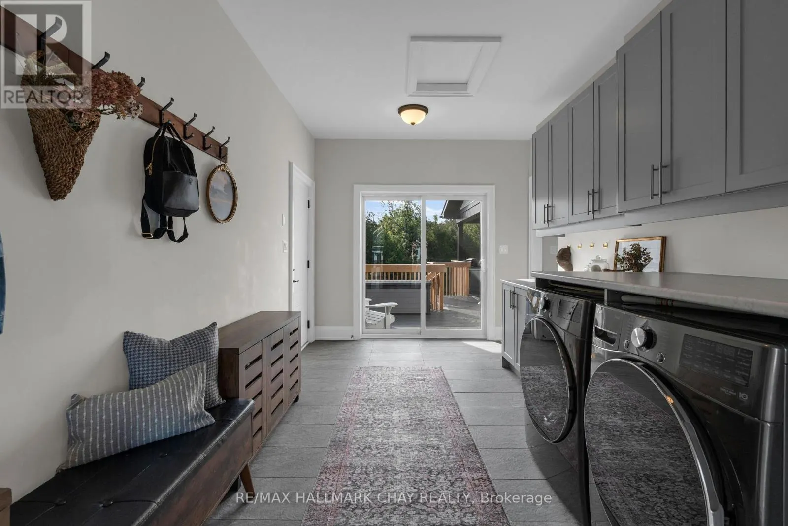 7 CLYDESDALE COURT