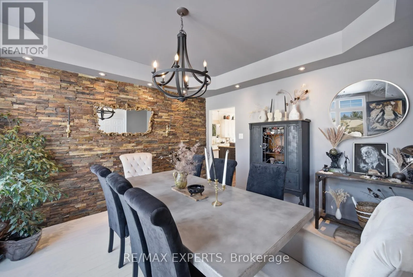 11 BASSWOOD CIRCLE