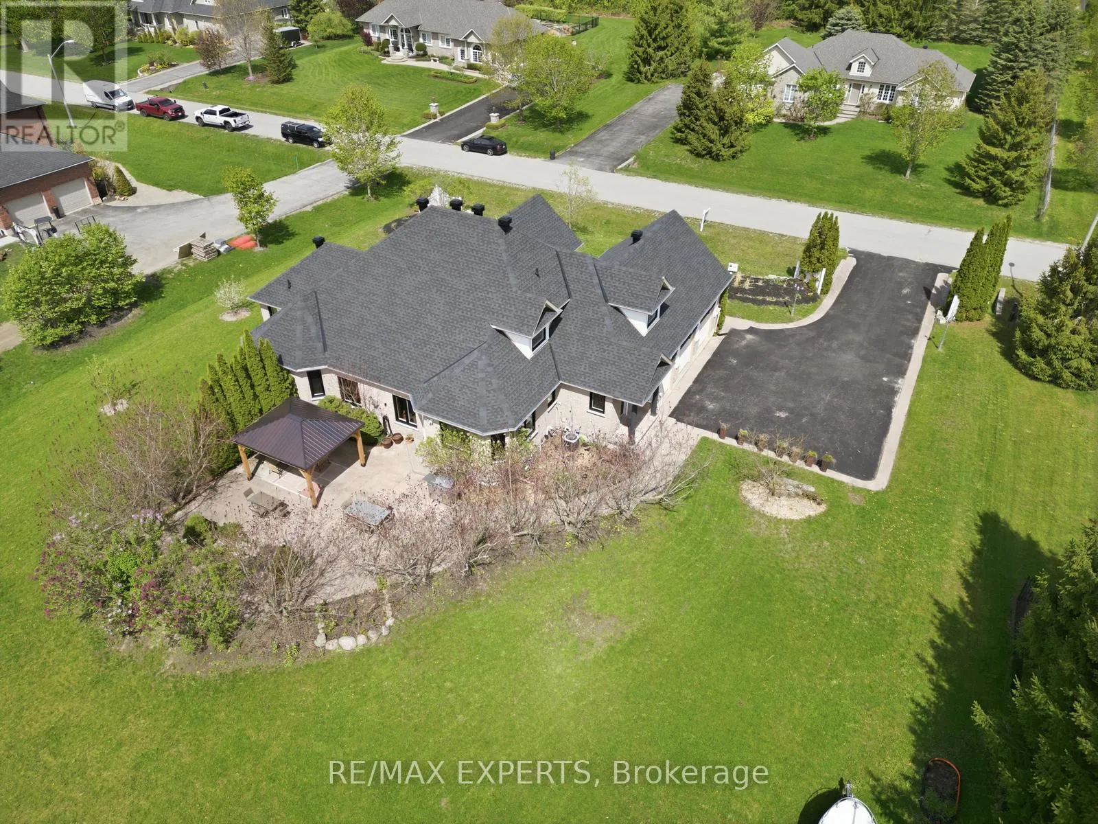 11 BASSWOOD CIRCLE
