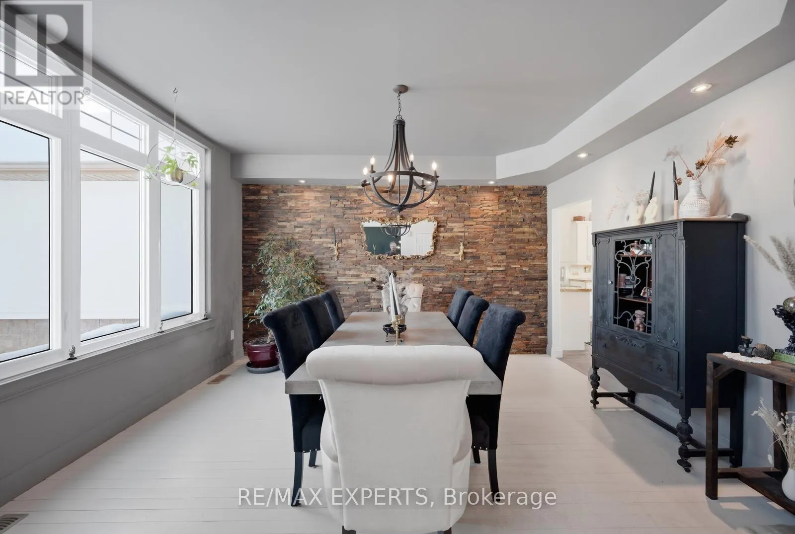 11 BASSWOOD CIRCLE