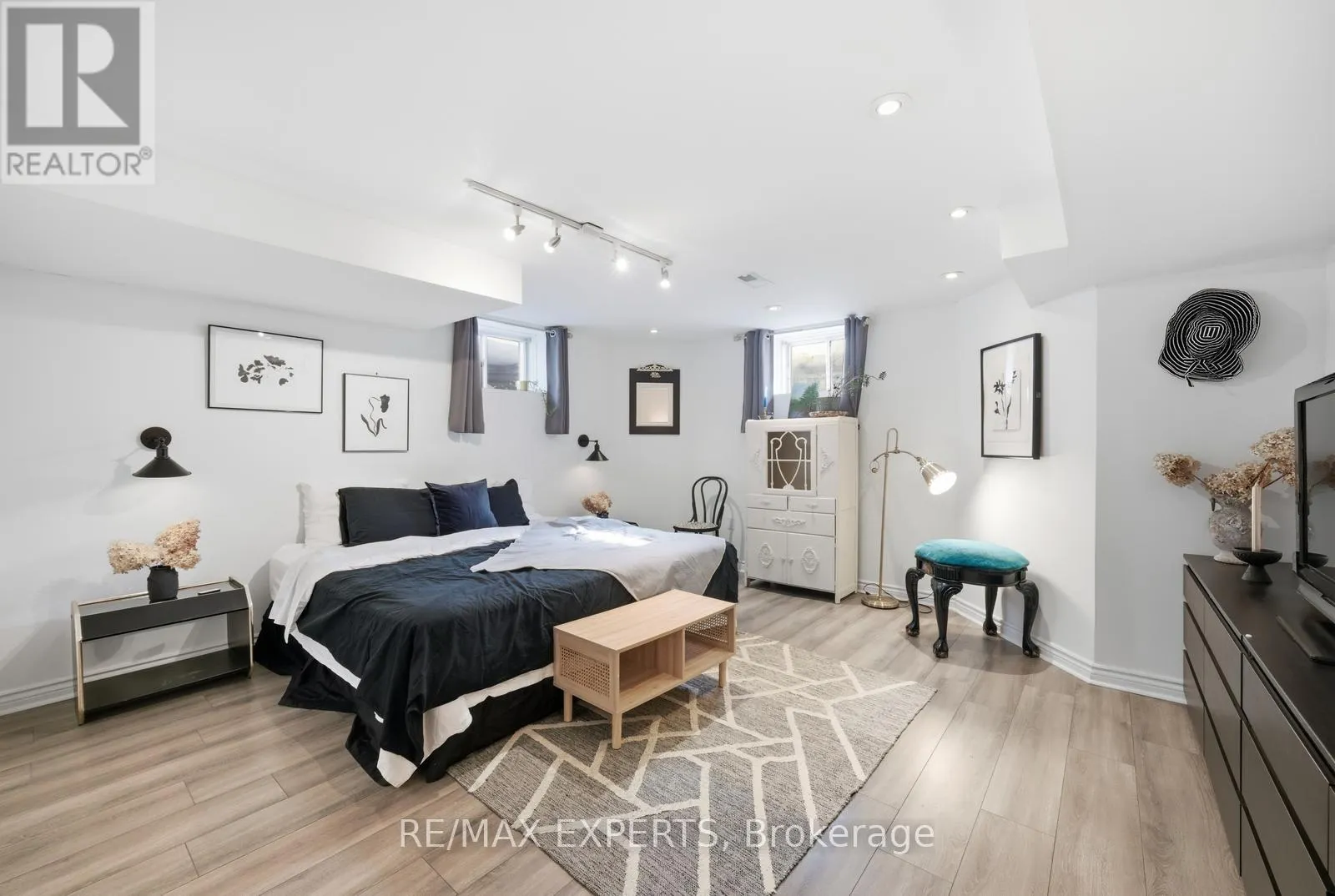 11 BASSWOOD CIRCLE