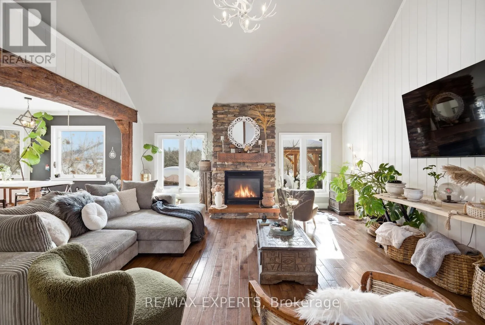 11 BASSWOOD CIRCLE