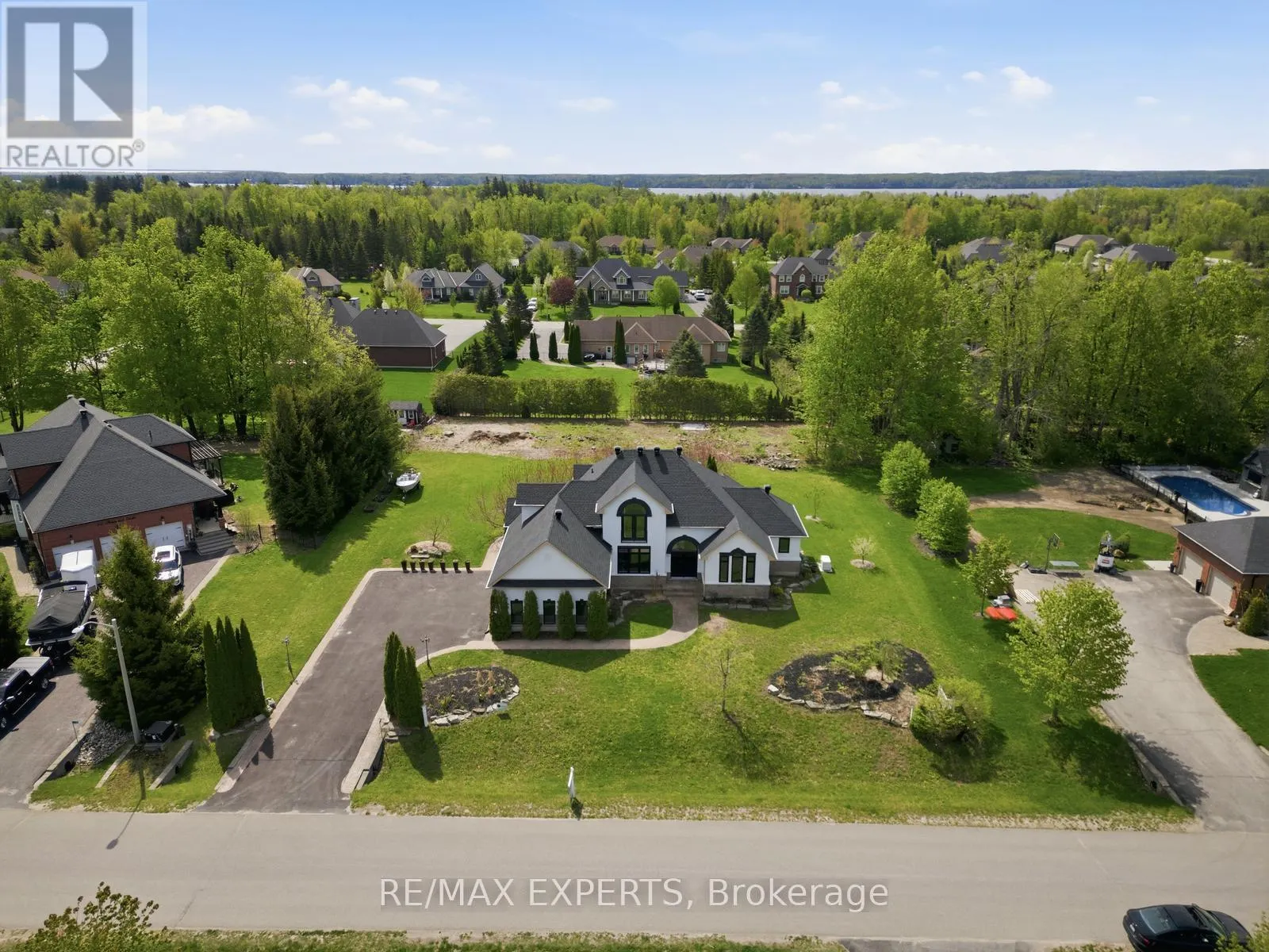 11 BASSWOOD CIRCLE