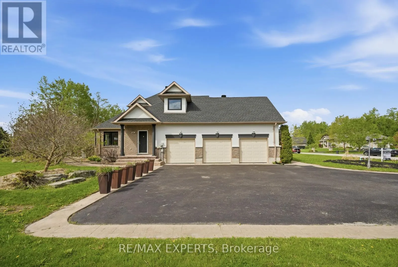 11 BASSWOOD CIRCLE