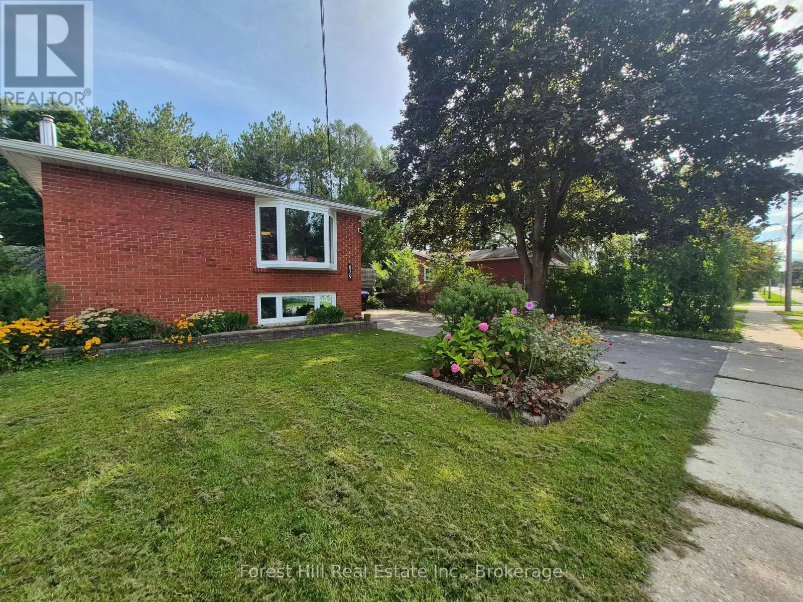 679 SIMCOE AVENUE W