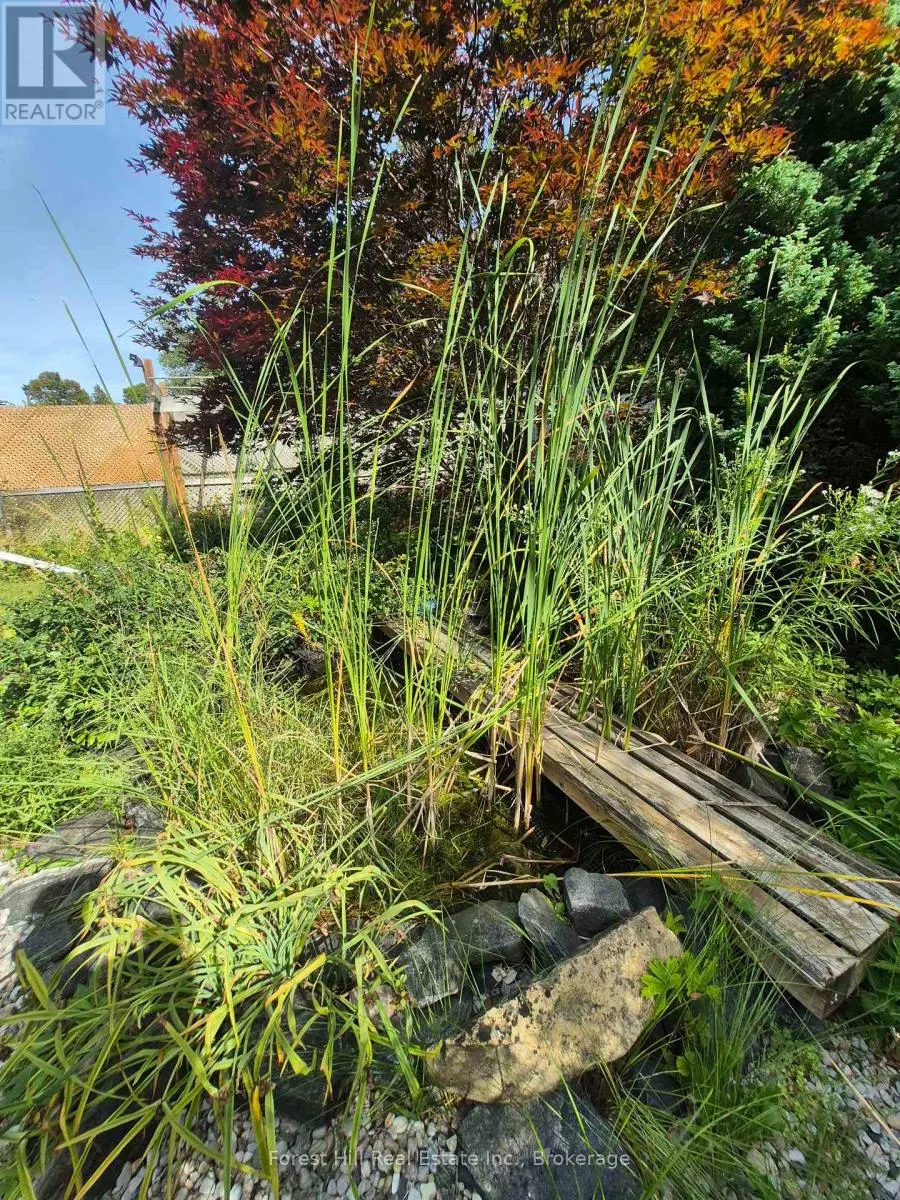 679 SIMCOE AVENUE W