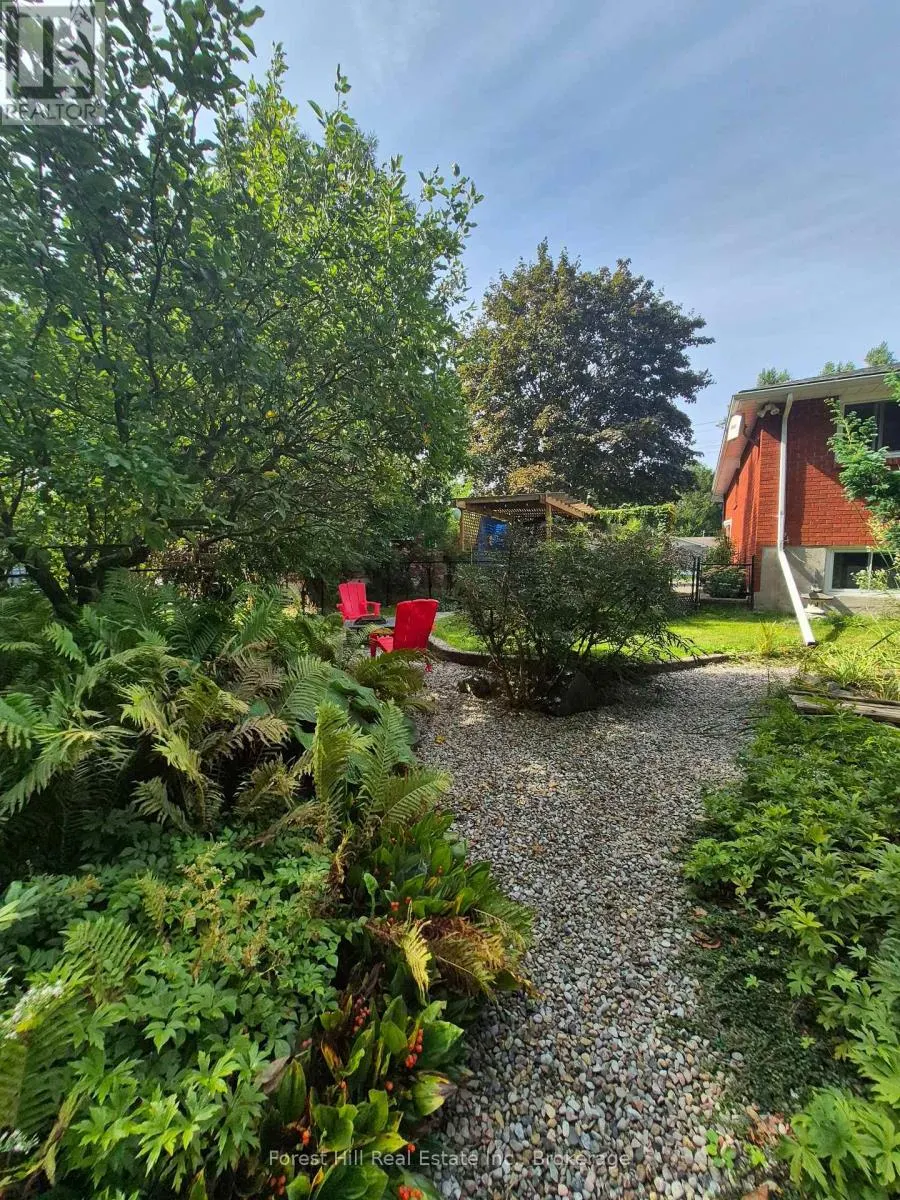 679 SIMCOE AVENUE W