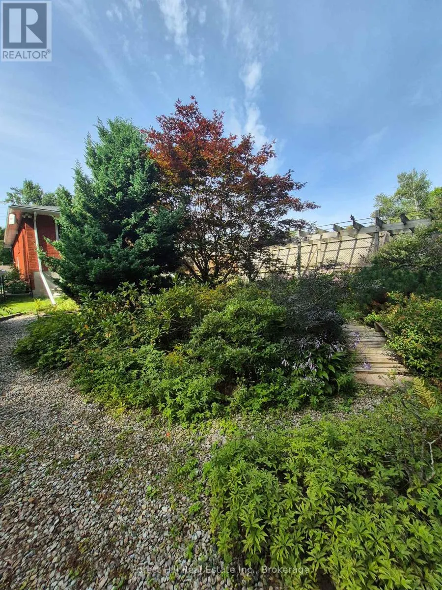 679 SIMCOE AVENUE W