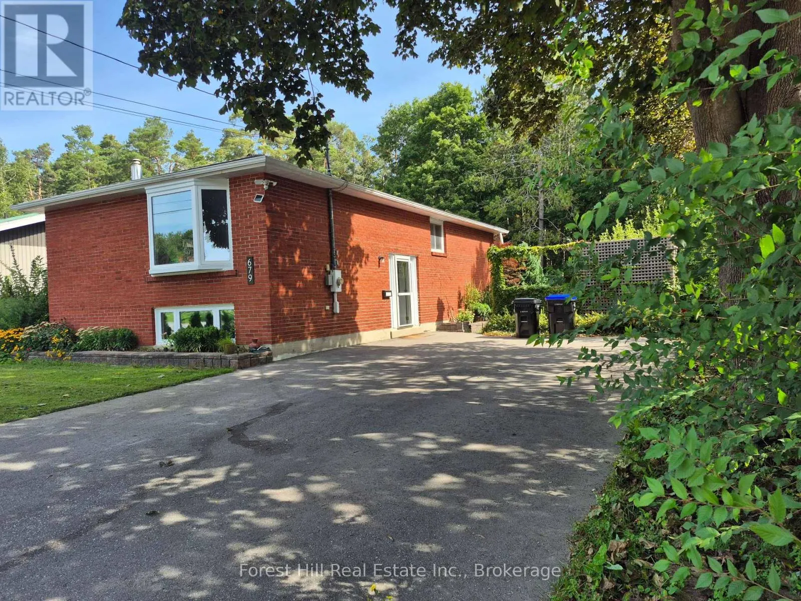 679 SIMCOE AVENUE W