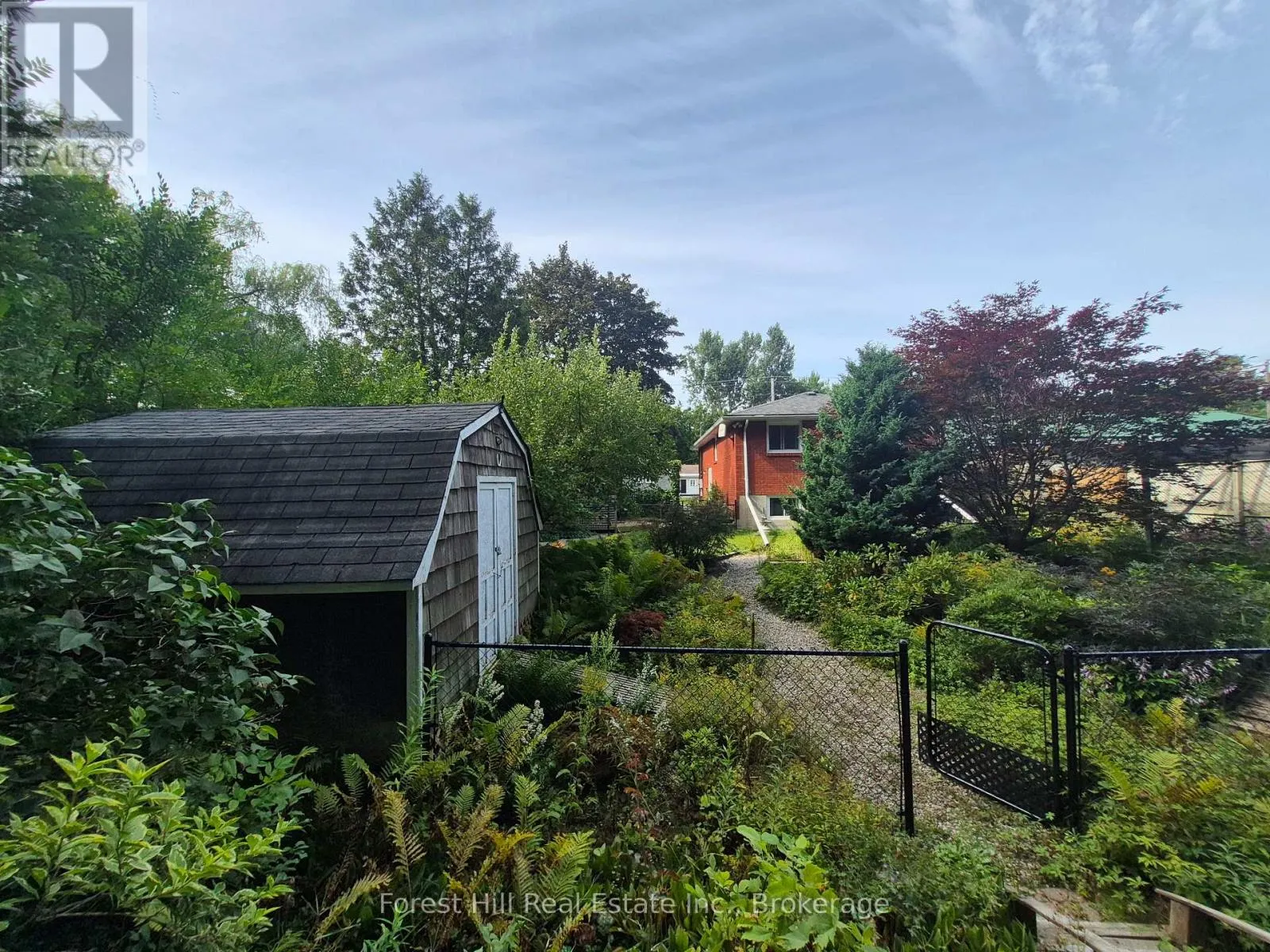 679 SIMCOE AVENUE W