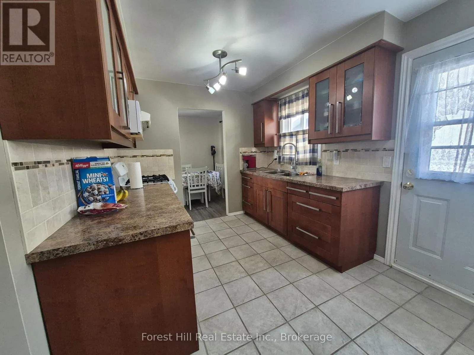 679 SIMCOE AVENUE W