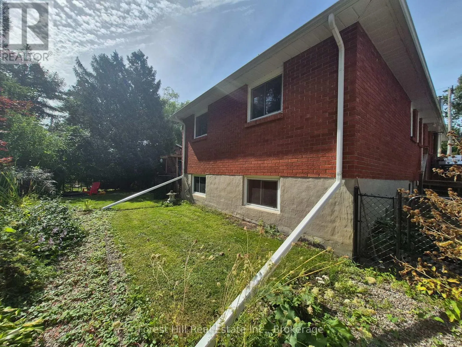 679 SIMCOE AVENUE W