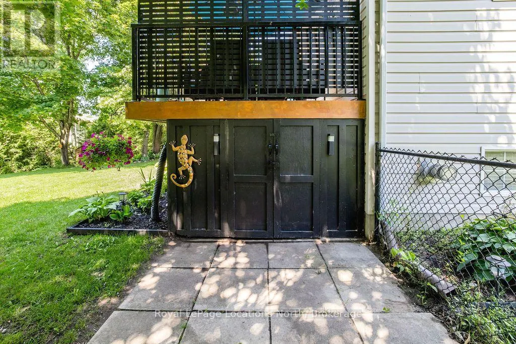 7 COLES COURT