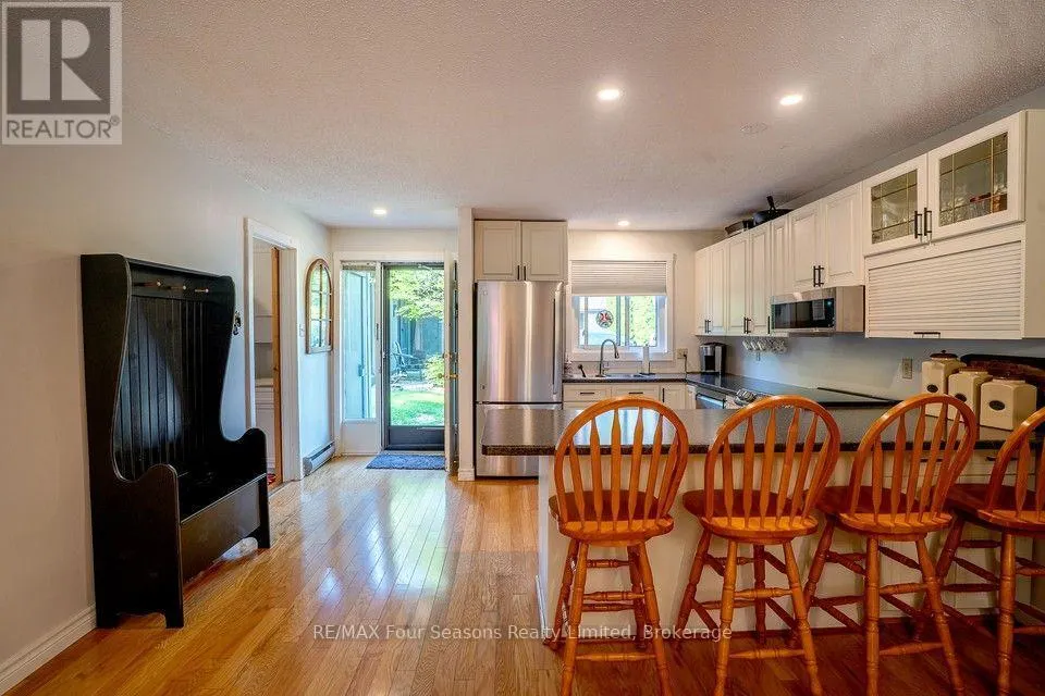 158 ESCARPMENT CRESCENT