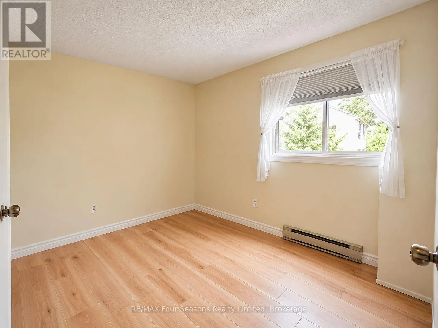 158 ESCARPMENT CRESCENT