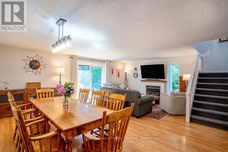 158 ESCARPMENT CRESCENT