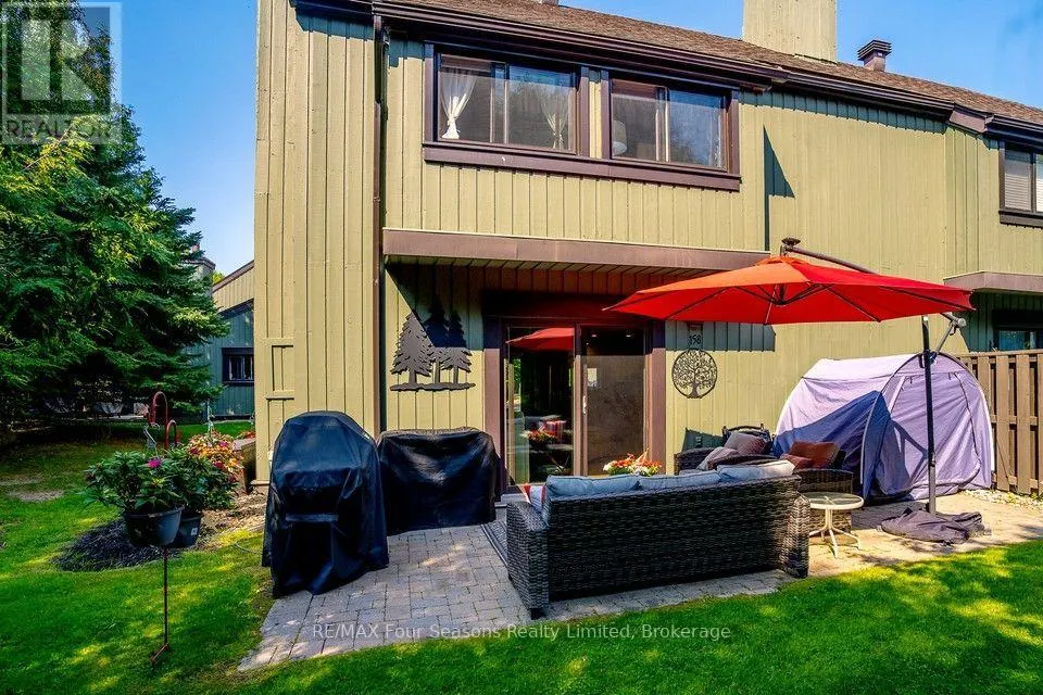 158 ESCARPMENT CRESCENT