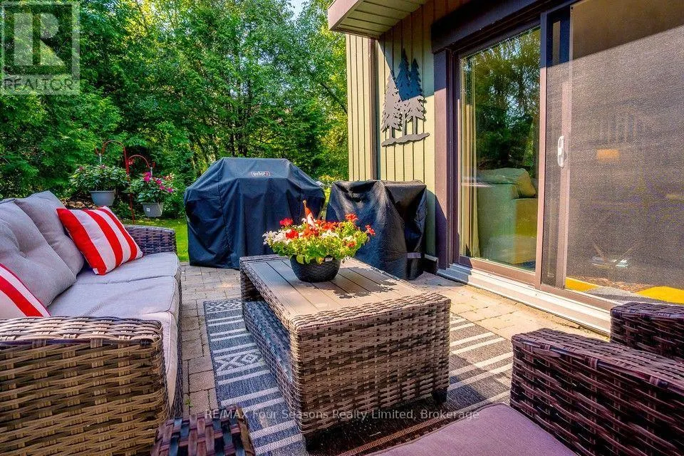 158 ESCARPMENT CRESCENT