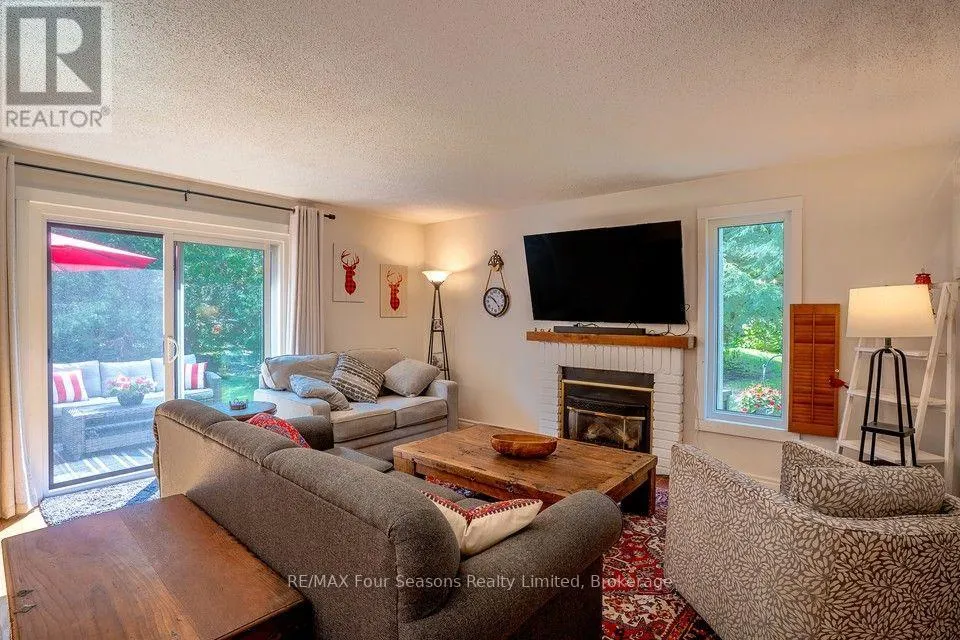 158 ESCARPMENT CRESCENT