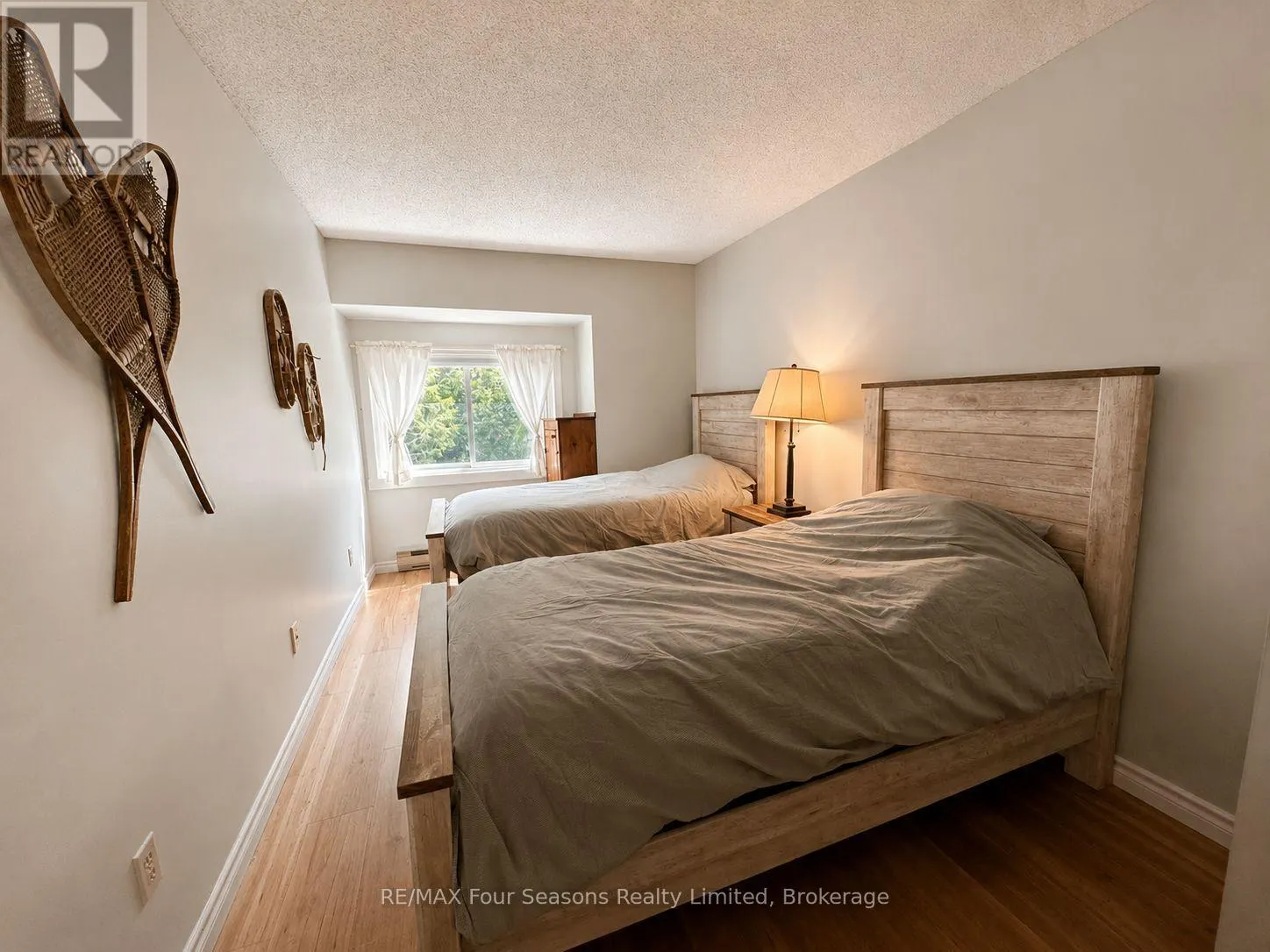 158 ESCARPMENT CRESCENT