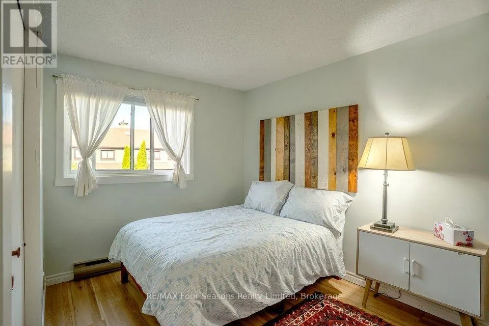 158 ESCARPMENT CRESCENT