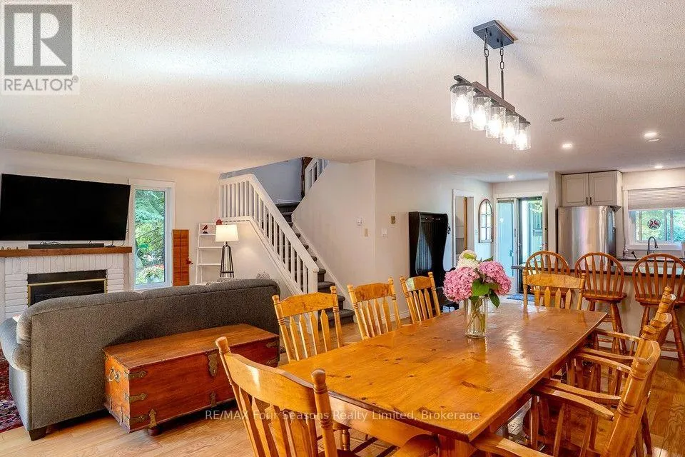 158 ESCARPMENT CRESCENT