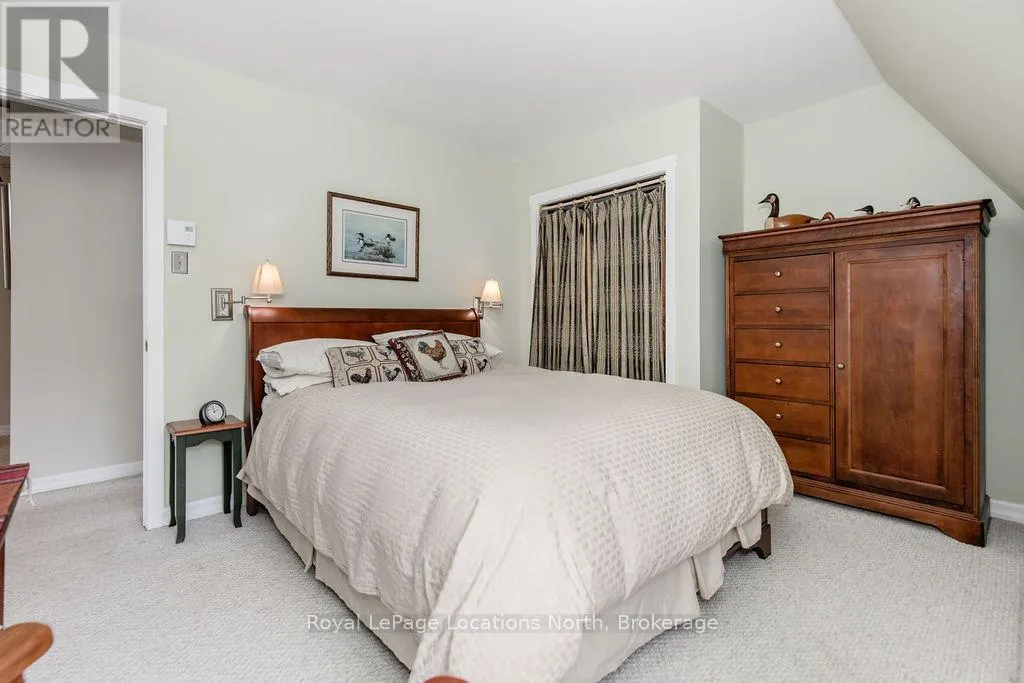 112 ESCARPMENT CRESCENT