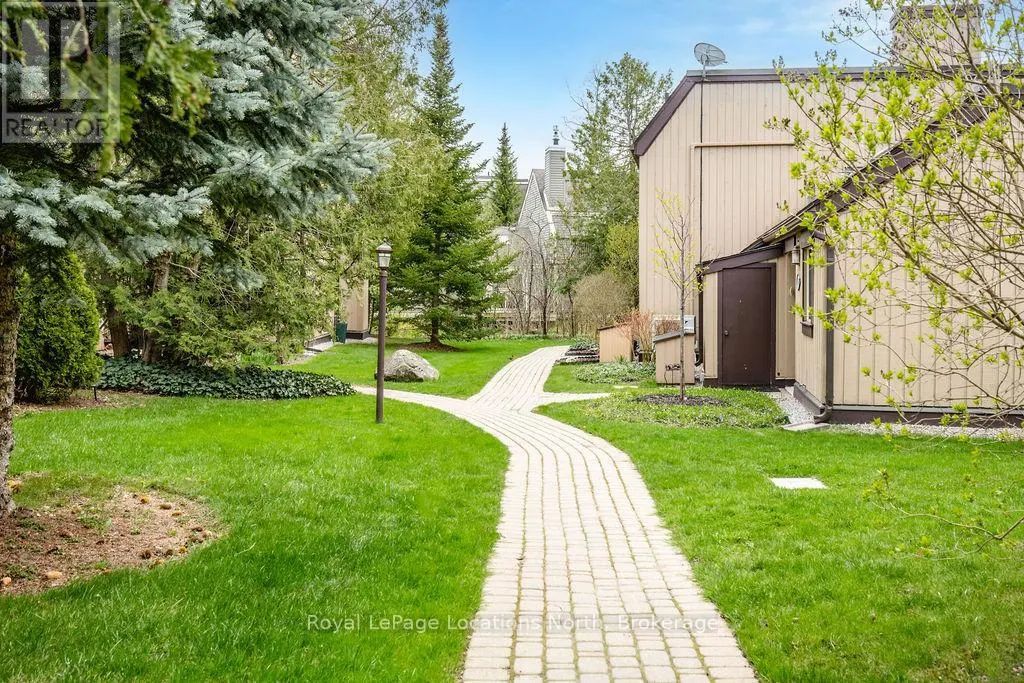 112 ESCARPMENT CRESCENT